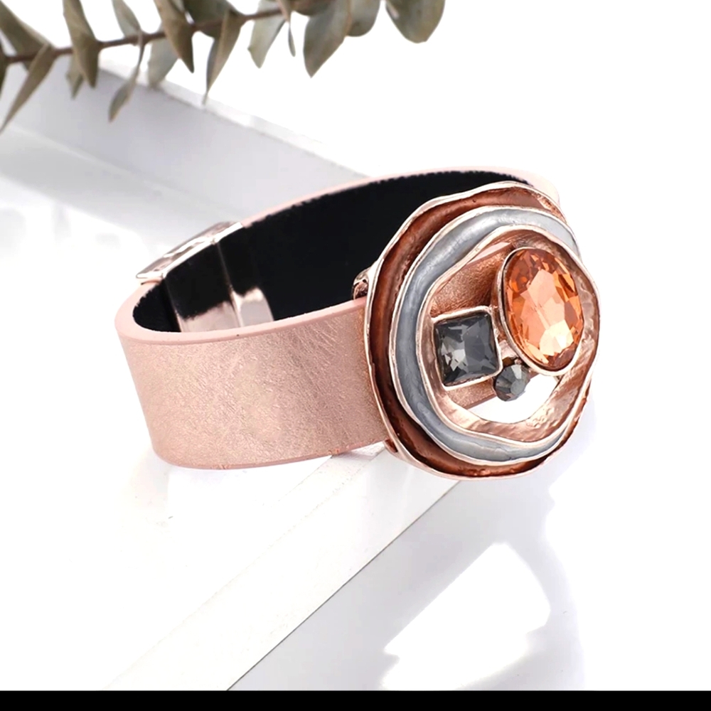 3/20 NWOT bracelet.